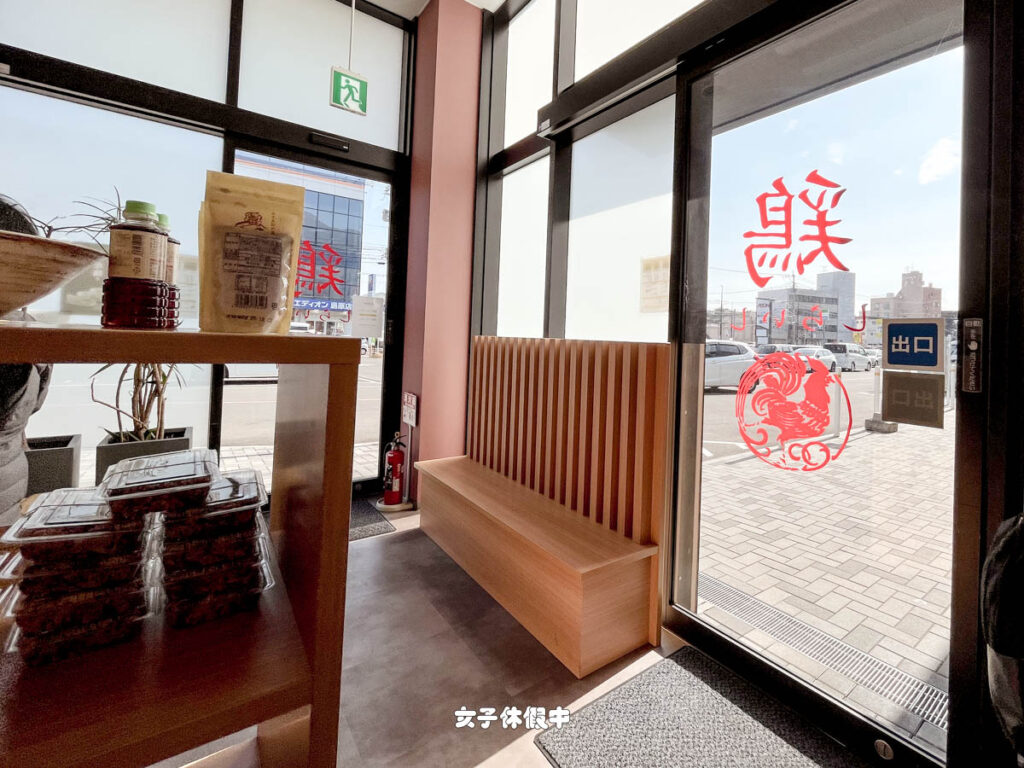 店內不大,這裡的顧客大多都是外帶,中午11點多就已經不少人了