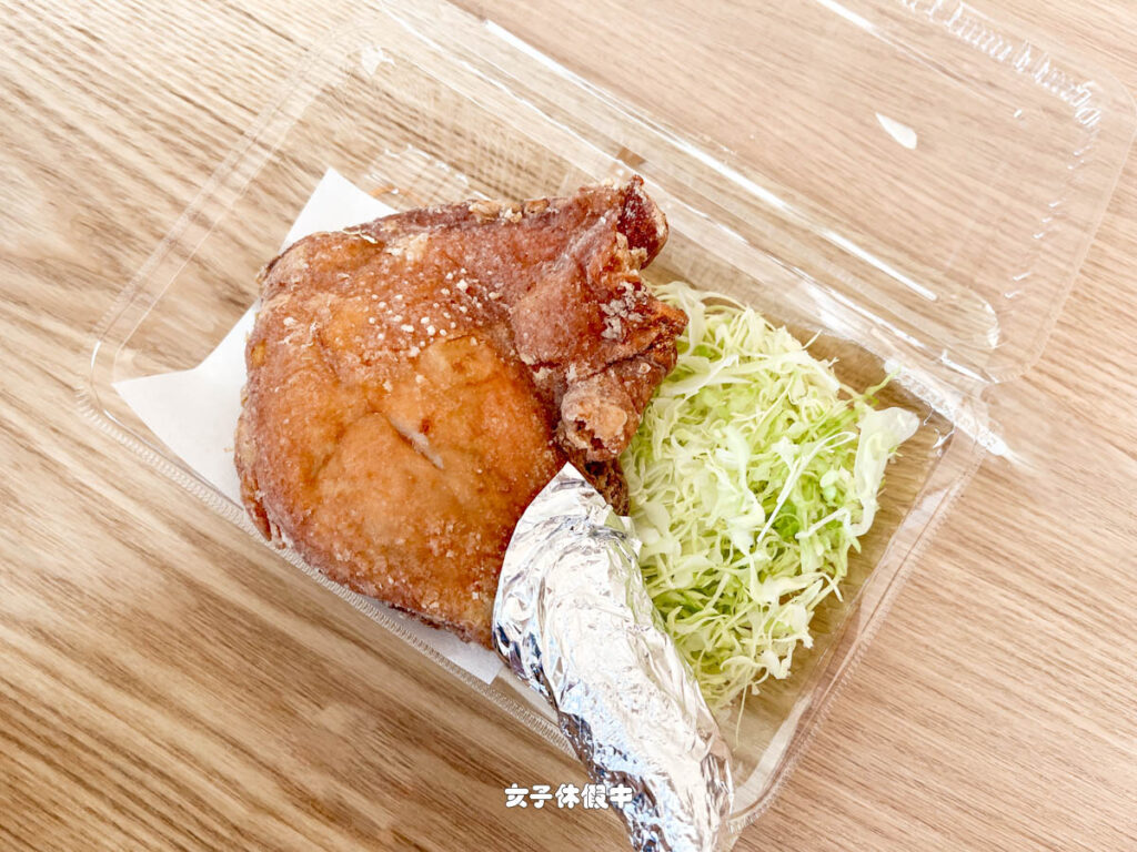 唐揚もも是炸大雞腿(含骨),雞腿也是很大一隻~