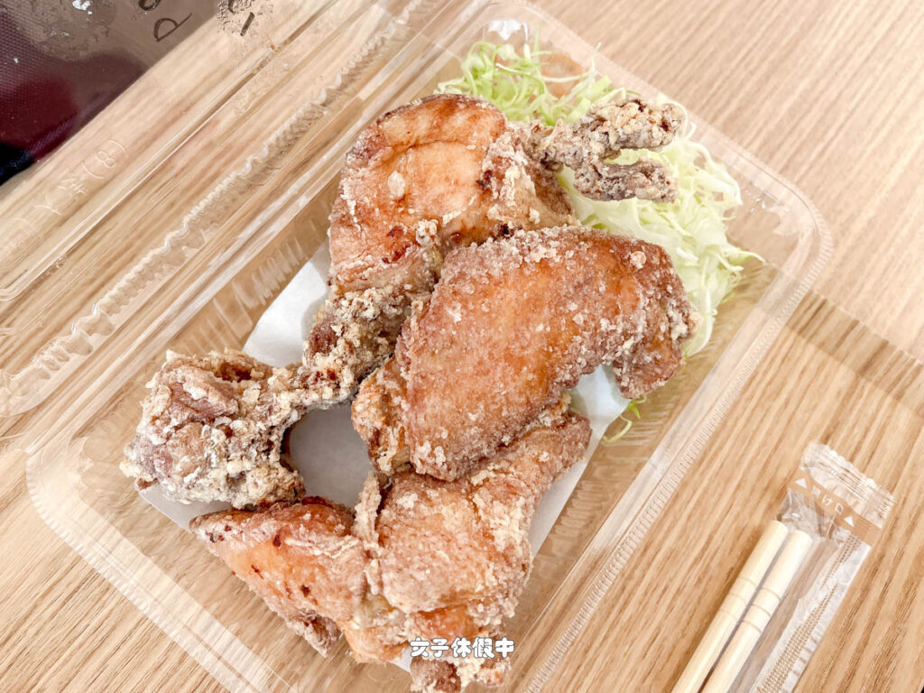 ぶつ切り唐揚是沒有特定部位的炸雞,一份約2~3個(含骨)。