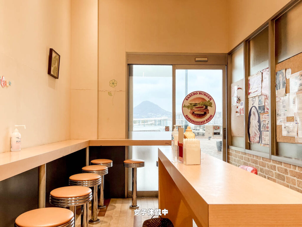 當內用空間不大,天是平日下午,店裡沒有其他顧客。