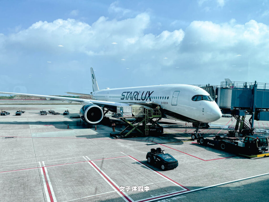 JX800的登機門在D1。