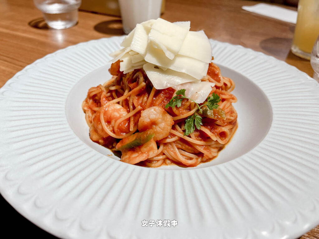 兩種起司與鮮蝦茄醬義大利麵