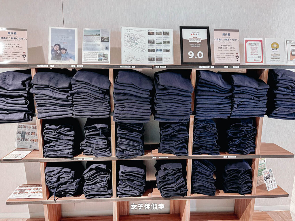 三樓走道上也有放睡衣和睡褲,自行拿取~