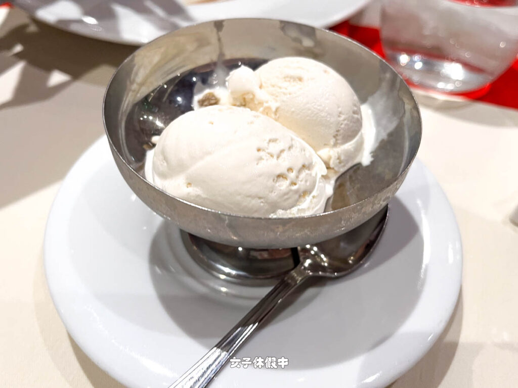 ✦ 甜點｜冰淇淋 ICE CREAM
口味是蘭姆葡萄（Rum Raisin），冰淇淋酒香濃郁再加上浸泡後的葡萄乾，是整個航程中最好吃的口味！
